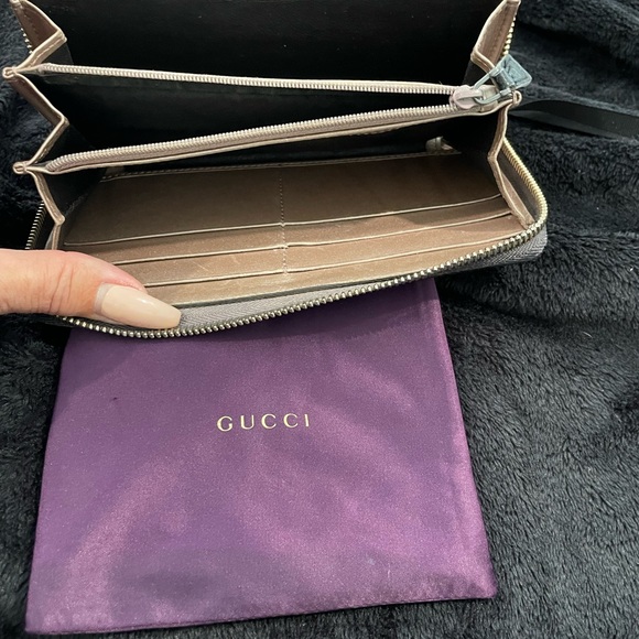 Gucci zip around wallet💜💜EUC - Picture 6 of 6